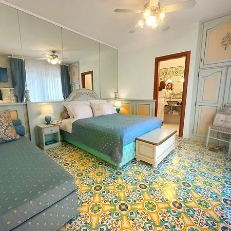 Milton Boutique - Adults Only מלון 4*